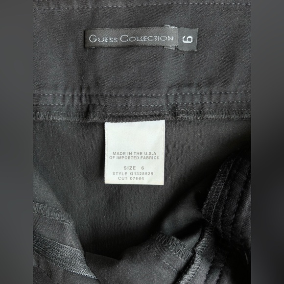 Guess Collection Mini Skirt
Like New / Never Worn
Size 6
Black - Picture 7 of 8